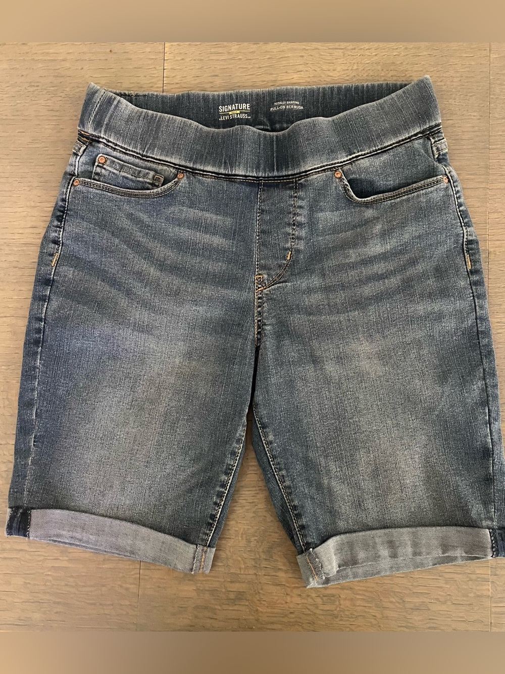 Signature by Levi Strauss Stretch Denim Bermuda Shorts in Medium Blue - Picture 4 of 11